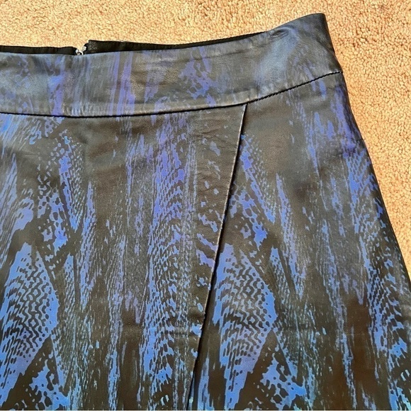 NWT! Elie Tahari Lamb Leather Zinaida Skirt in Ocean Blue. Size 4. - Picture 6 of 16